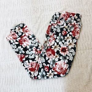 ✨SALE✨ Seven7 Floral print legging jeans