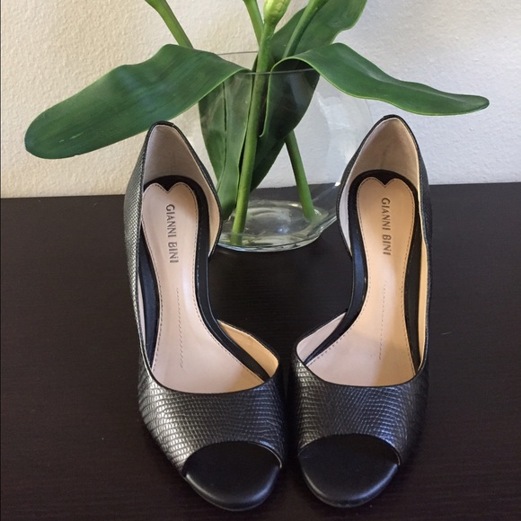 Gianni Bini open toe wedges