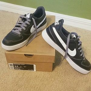 Nike women's sweet ace 83 size 9.5 gently worn