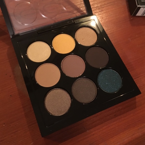 MAC she's a model eyeshadow x9