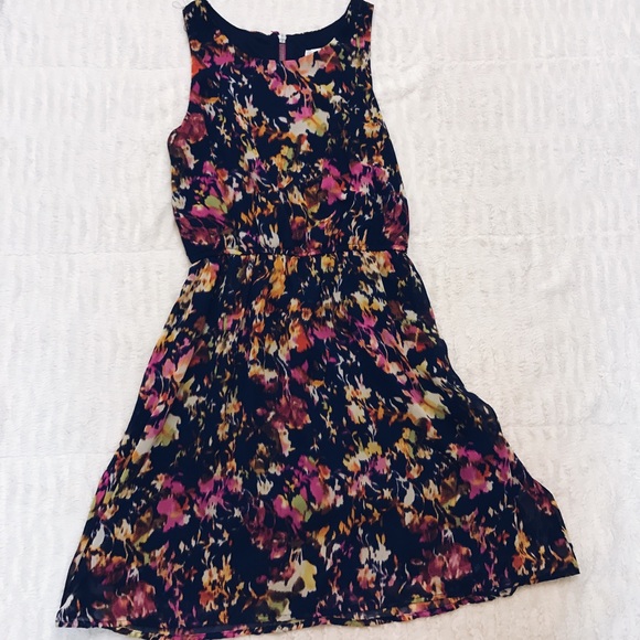 Floral dress with exposed zipper detail on back