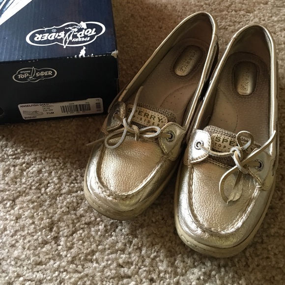 Angelfish gold sperrys size 7.5