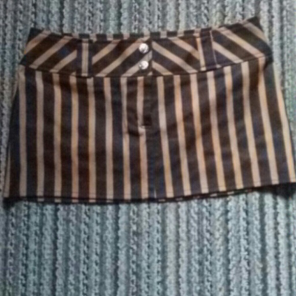 Mini skirt - Picture 2 of 4