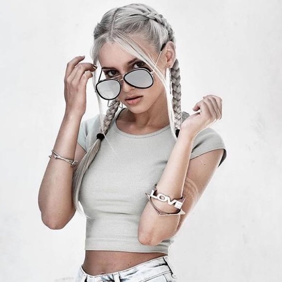 Mirrored aviator sunglasses