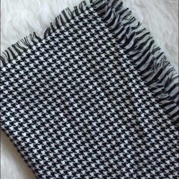 Price Drop!❤️Luxury Houndstooth Blanket Scarf - Picture 4 of 4