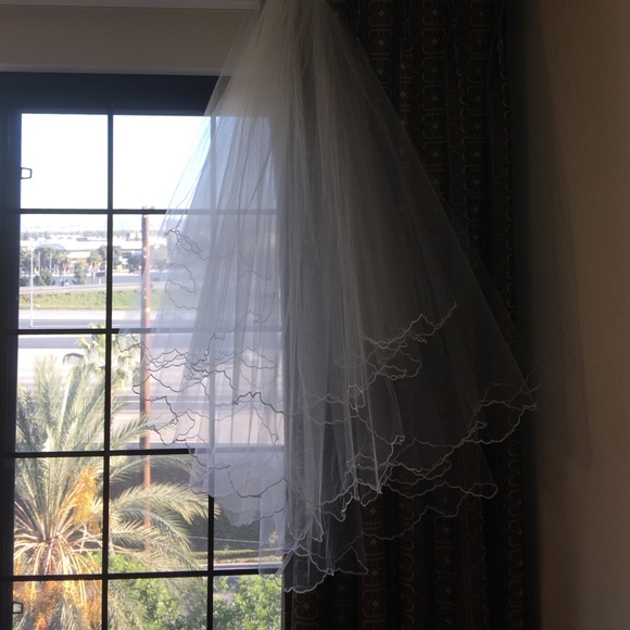 New DAVIDS Bridal multi tier fingertip length veil main image 2