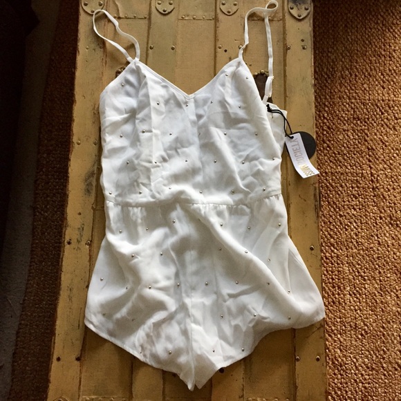 NWT AMUSE SOCIETY REVOLVE JUMPSUIT ROMPER IVORY GOLD EMBE ROMPER M - Picture 9 of 16
