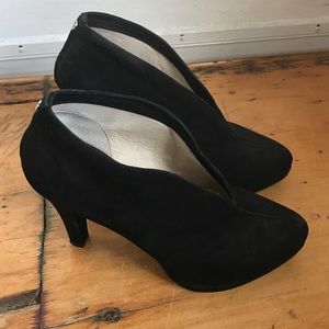 Michael Michael Kors black suede booties size 8.5