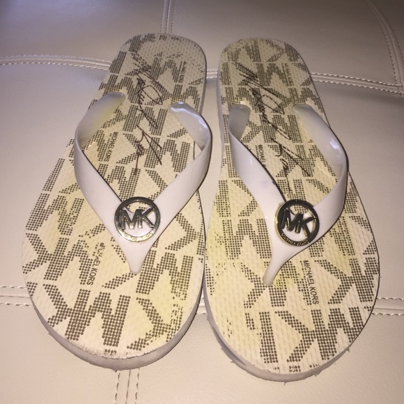 Michael Kors Flip Flops Vanilla size 9