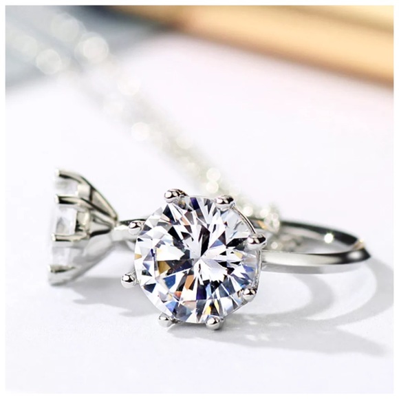 🌺 Swarovski Silver Interlocking Rings Necklace - Picture 2 of 6