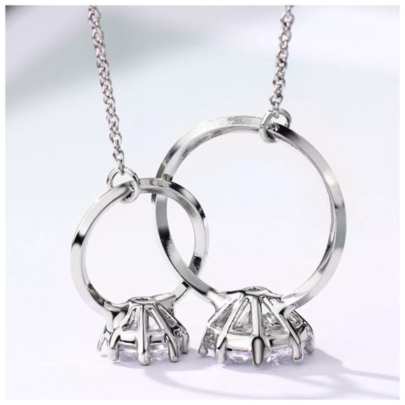 🌺 Swarovski Silver Interlocking Rings Necklace - Picture 4 of 6