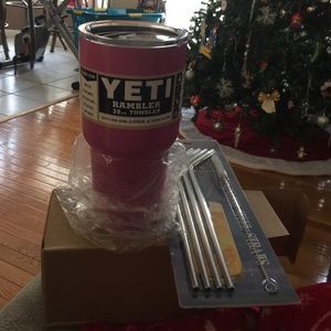Yeti Rambler tumbler with 4 pack steel straws