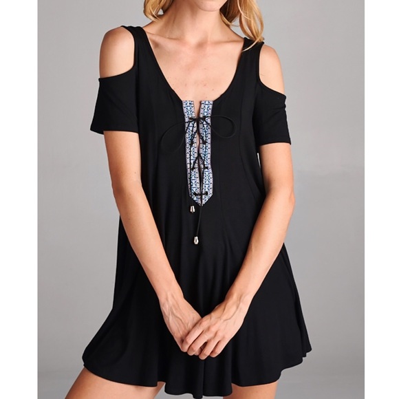 $10 CLEARANCE LAST 1 Cold Shoulder Lace Up Cut Top - Picture 4 of 4