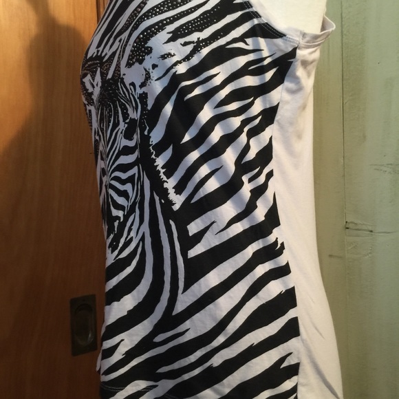 Zebra Print Sleeveless Tee Top - Picture 3 of 4