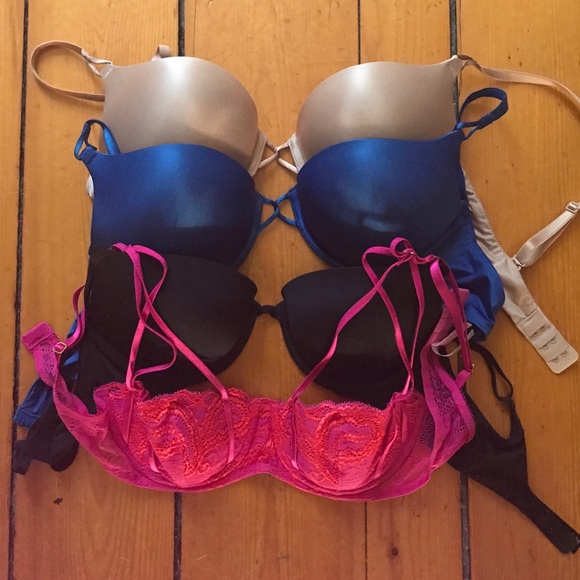 Set of 4 Victoria secret bras, all 34c.