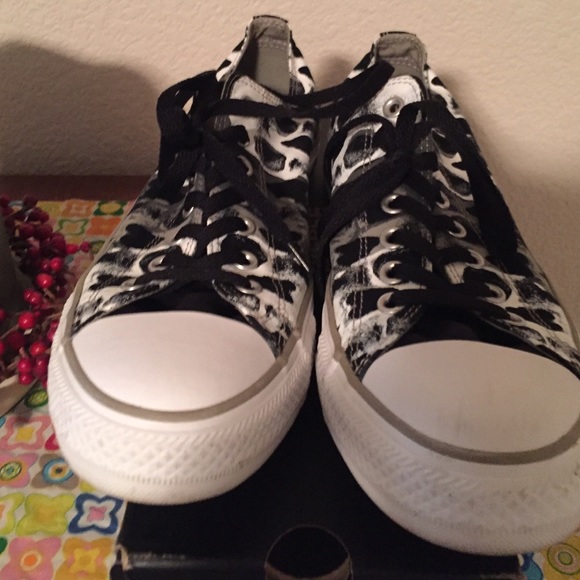 Unisex converse men's size 10 women's size 12