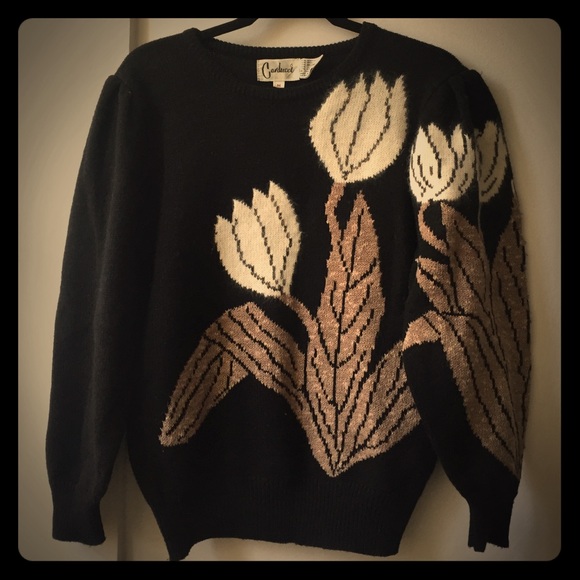 Lovely Vintage White Tulip Wool/Acrylic Sweater