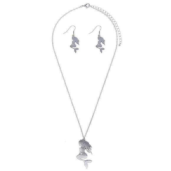CLEARANCE LAST Mermaid Pendant Necklace & Earrings - Picture 4 of 6