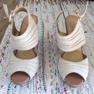 Seychelles tan Suede heels!
