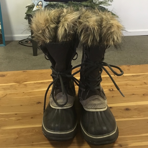 Sorel winter boots with fur trimmed liner