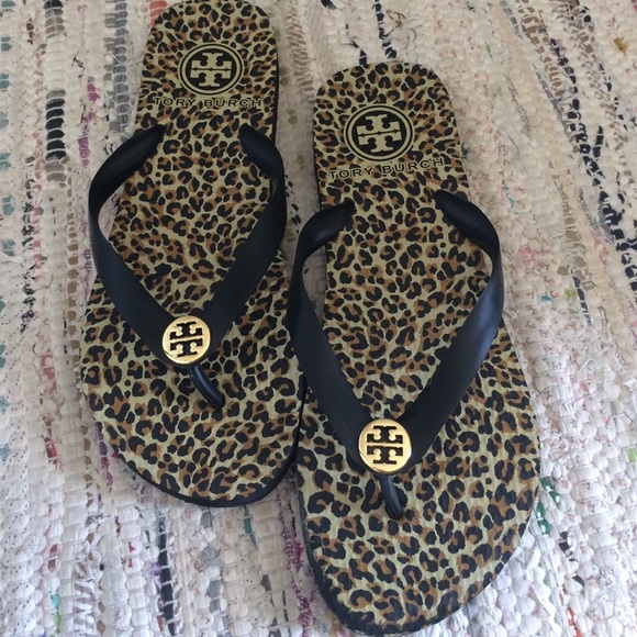 Leopard Tory Burch Rubber Flip Flops!