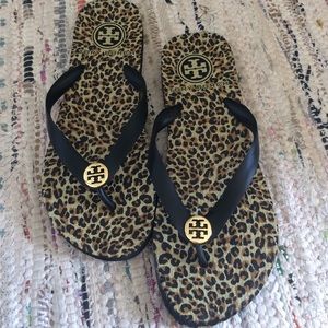 Leopard Tory Burch Rubber Flip Flops!