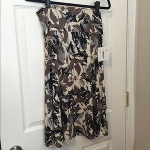 BNWT LuLaRoe Azure skirt M floral, silky material