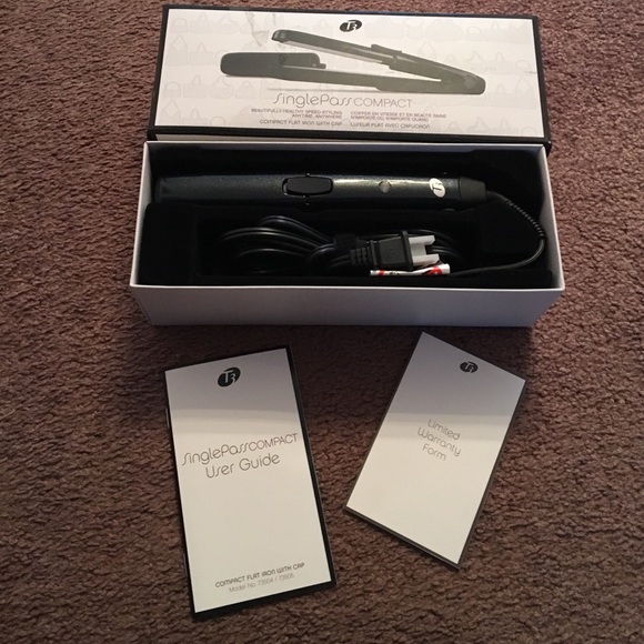 T3 Single Pass Compact flat iron with cap