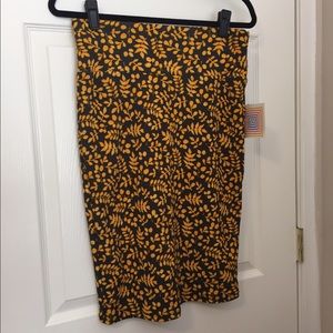BNWT LuLaRoe Cassie skirt size M, brown and yellow