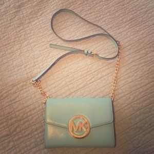 Michael Kors crossbody📍on hold