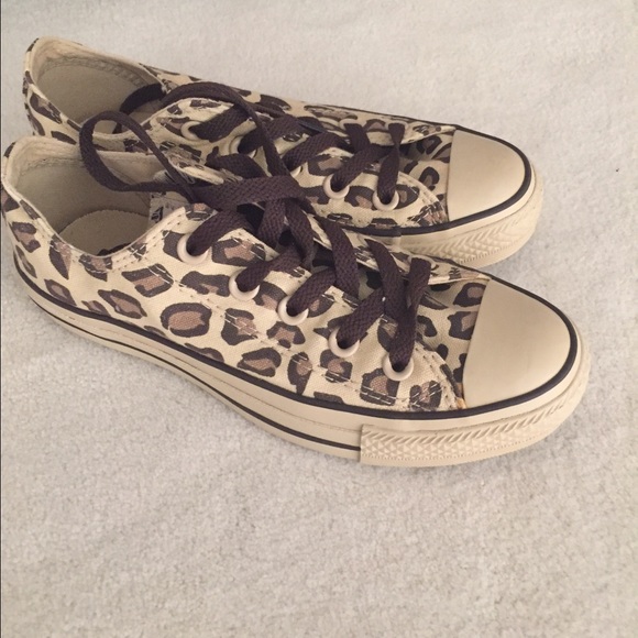 Converse- leopard print