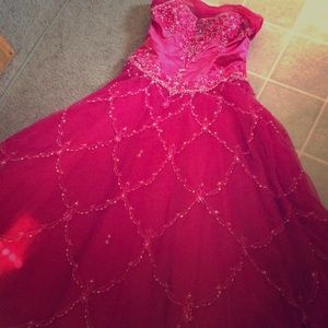 Elegant prom/quinceanera gown