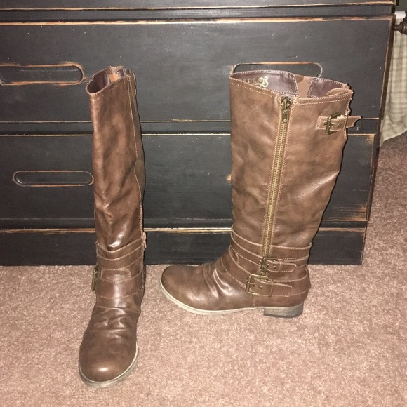 Carlos Santana brown boots