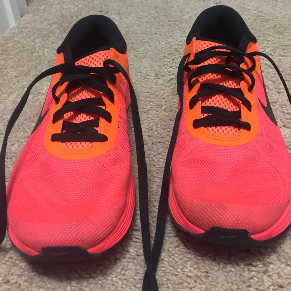 NIKE SHOES