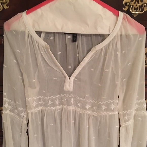 Sheer Jessica Simpson trendy blouse! - Picture 3 of 3