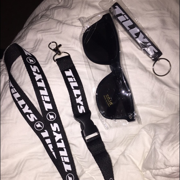 Tilly's bundle ***FREE GIFT WITH ANY PURCHASE***