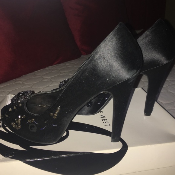 Shoes - Picture 2 of 4