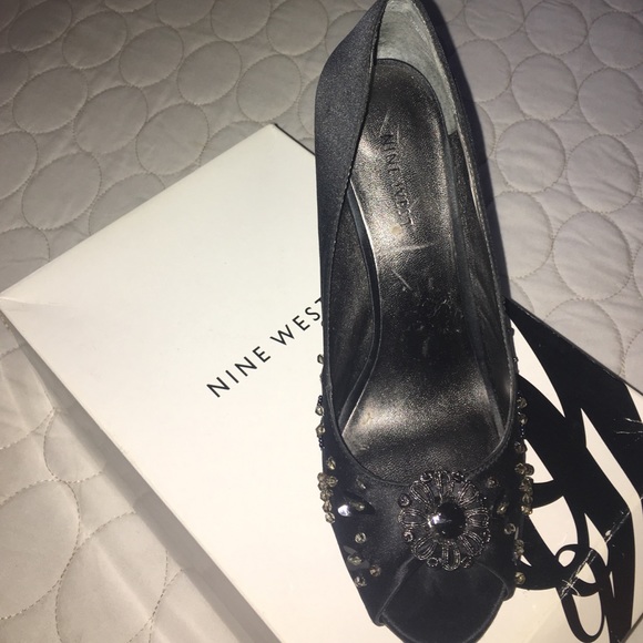 Shoes - Picture 4 of 4