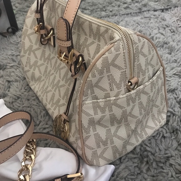 Michael Kors Satchel. - Picture 2 of 4