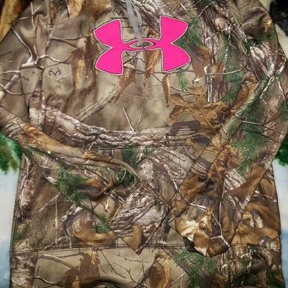 Like new under armour sweat shirt lowered price 30