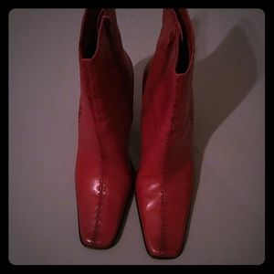 Sharp nice looking mid low cut.