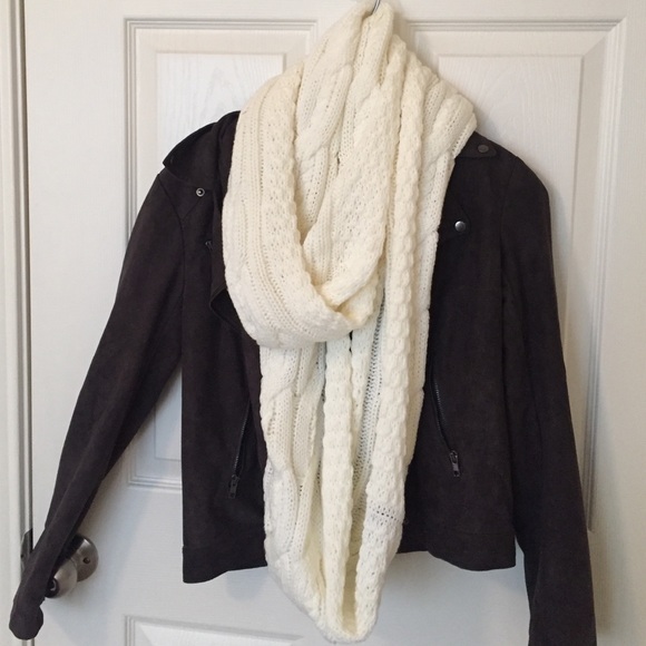 Ivanka Trump Infinity Scarf