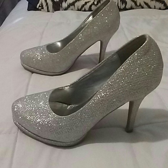 Heels - Picture 2 of 4
