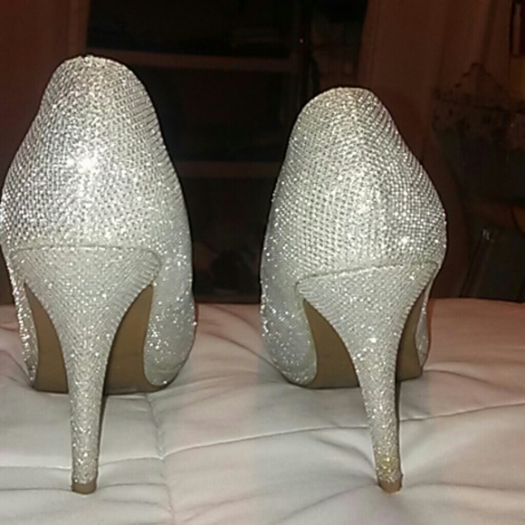 Heels - Picture 3 of 4