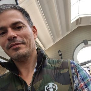 Meet your Posher, Gil