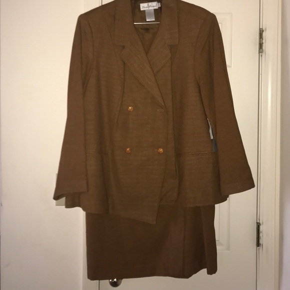 Gold Plus Skirt suit set