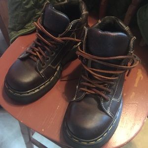 Brown dr. martens