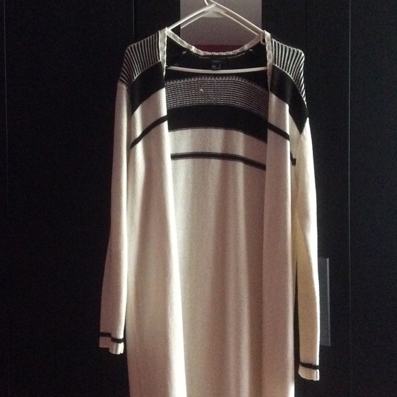 Long Black/White cardigan 💕