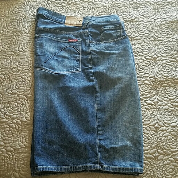 🎉Final Mark Down 🎉Men's Guess Jean Shorts