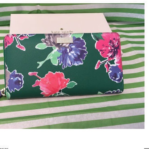 kate spade Handbags - ♠️Adorable Kate spade In full bloom wallet♠️NWOT